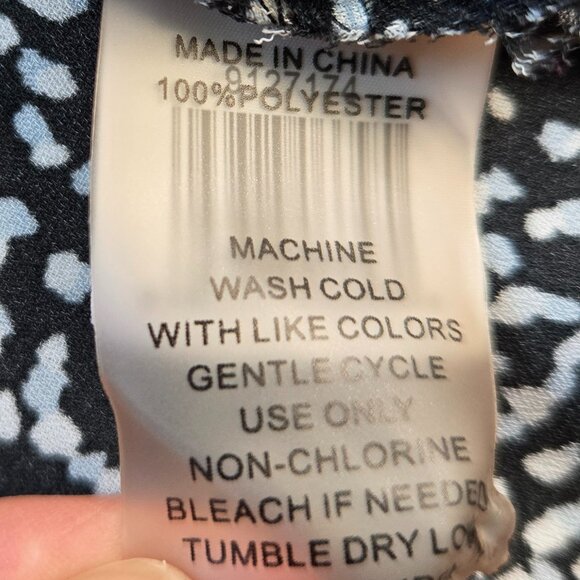 630-8 Vince Camuto Flowy cold shoulder abstract Black/Blue/White top Size XL - Picture 9 of 9